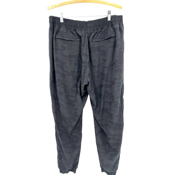 Athleta Brooklyn Textured Lined Jogger Black Monochromatic Camo Print Size 14 - Picture 4 of 8